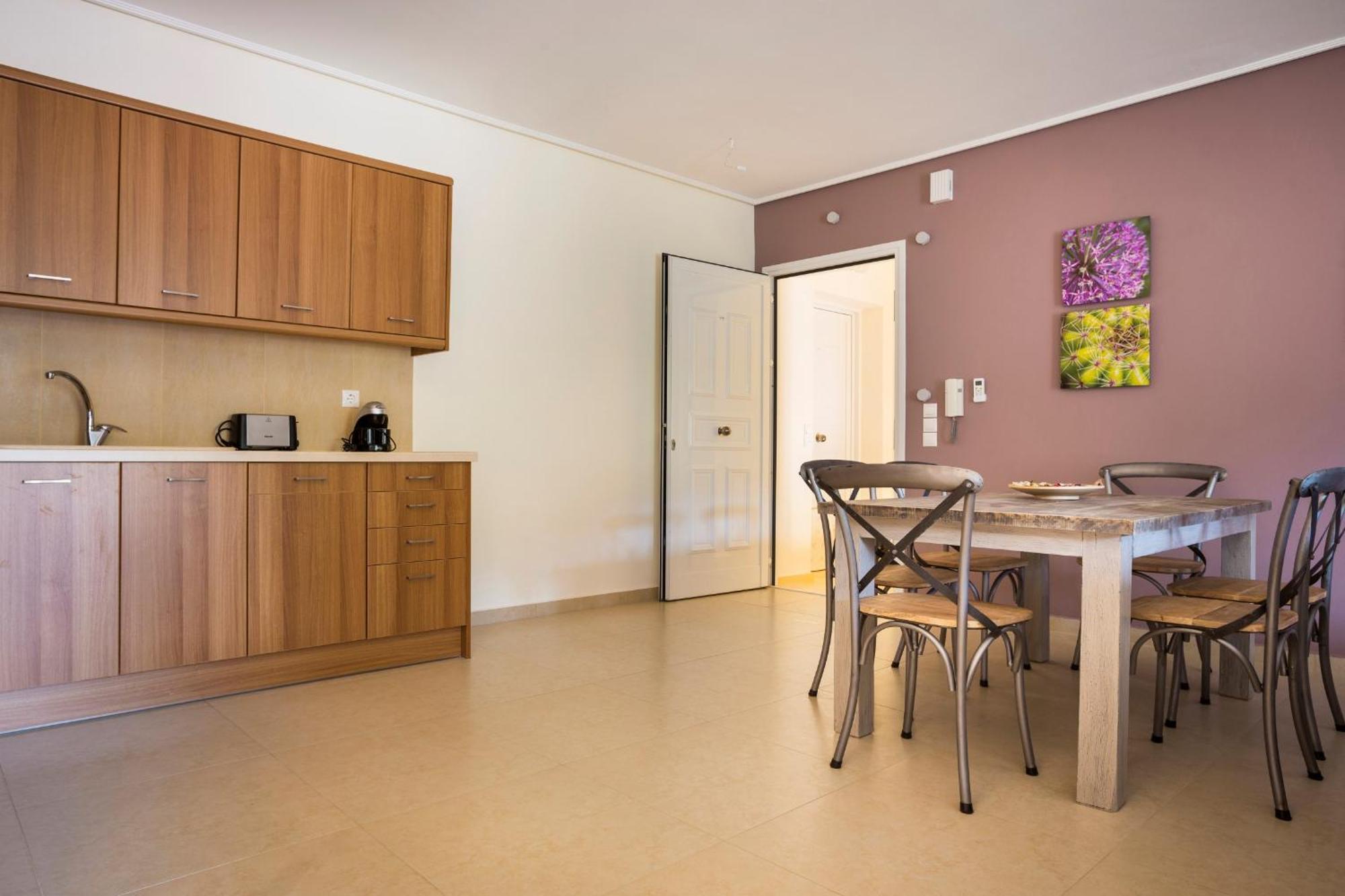 Meliti Waterfront Suites Karavomylos Eksteriør billede