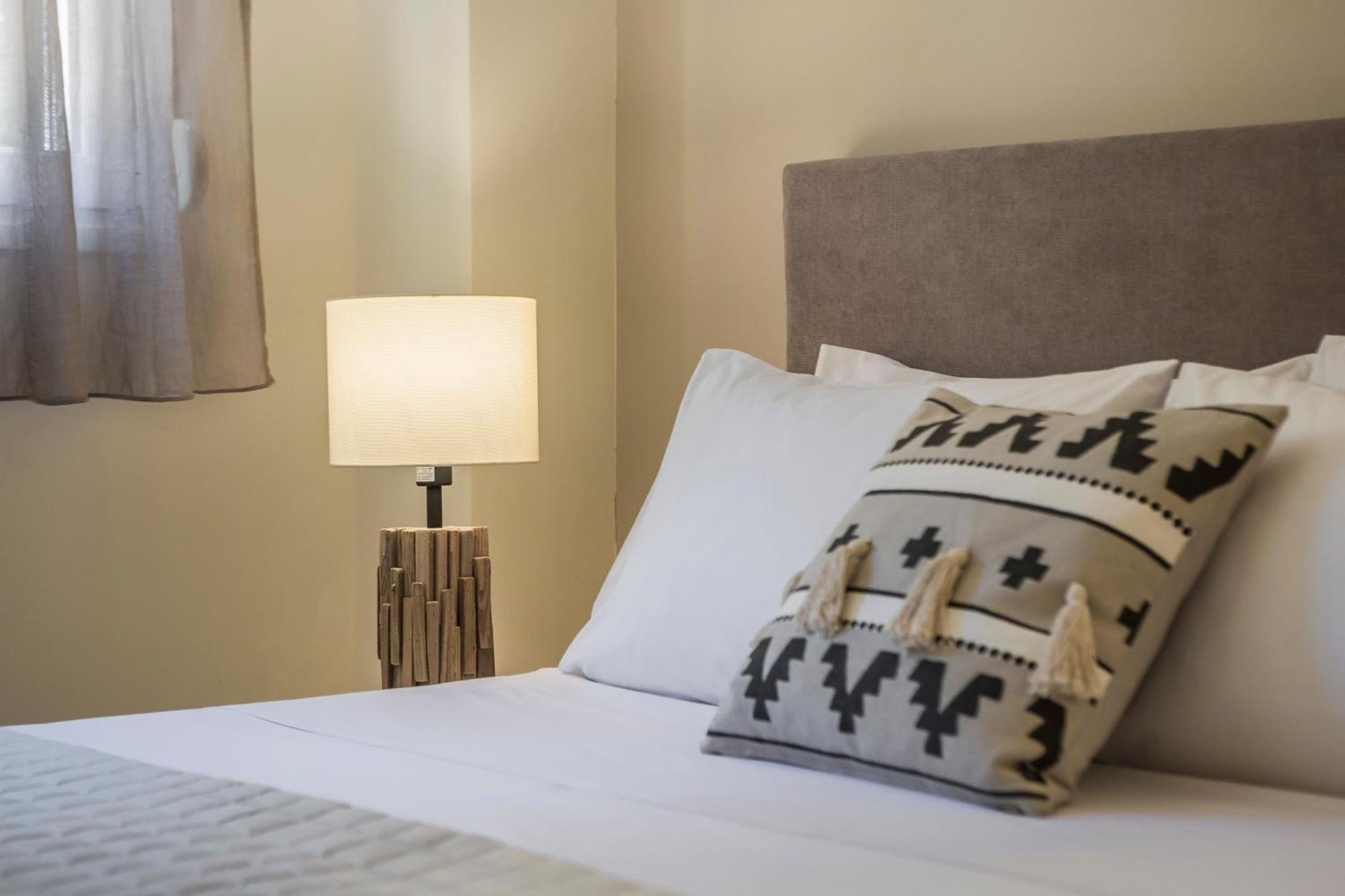 Meliti Waterfront Suites Karavomylos Eksteriør billede