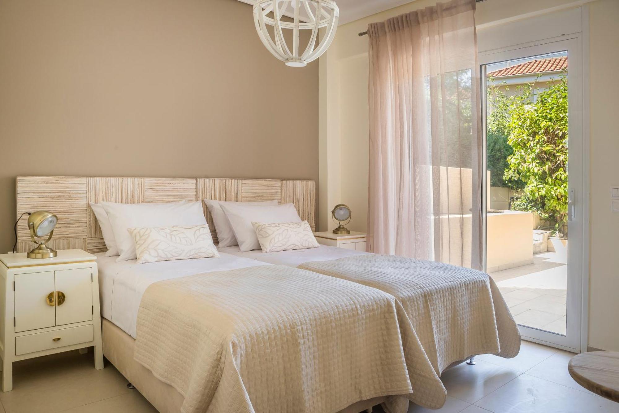 Meliti Waterfront Suites Karavomylos Eksteriør billede