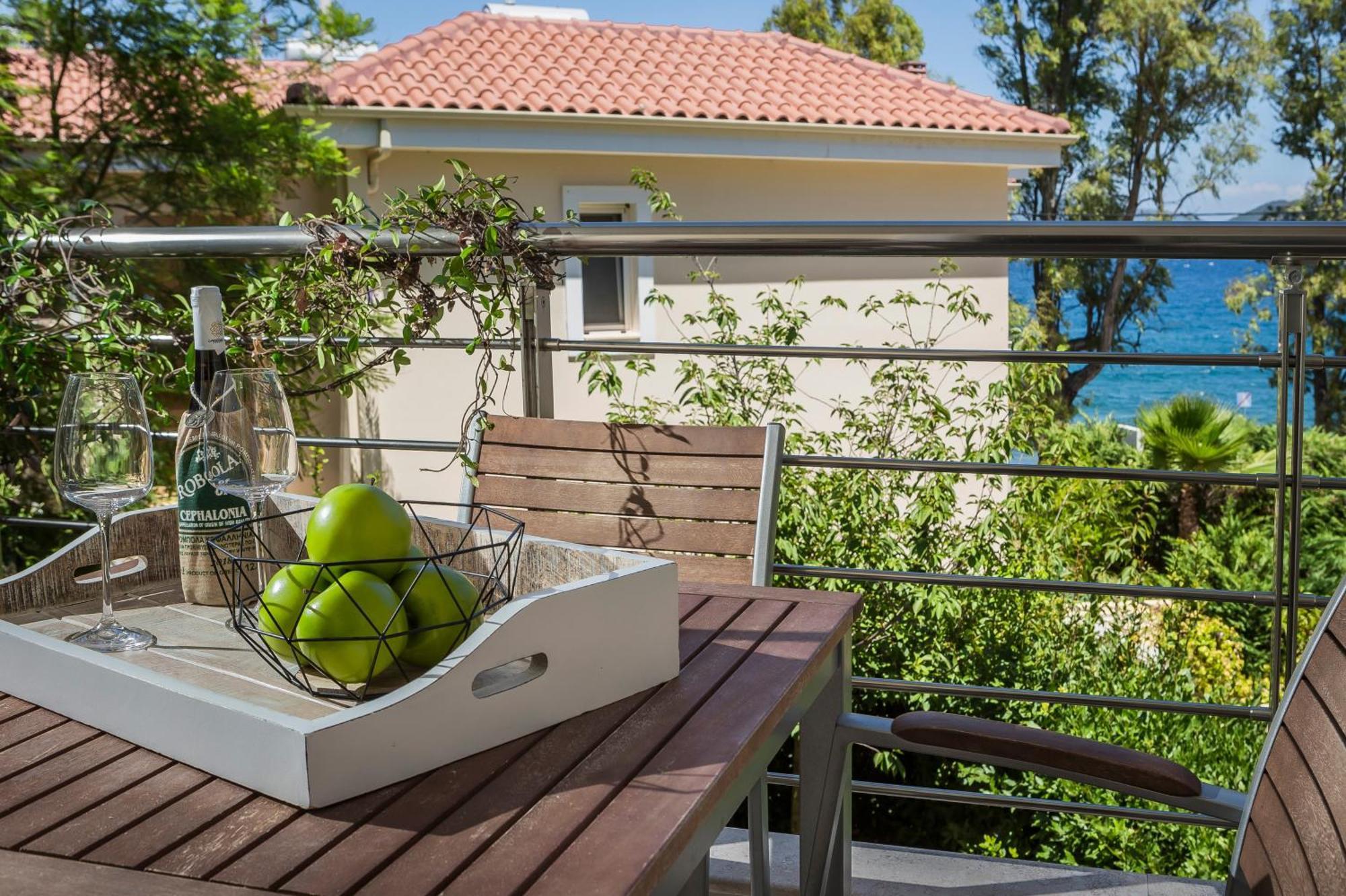 Meliti Waterfront Suites Karavomylos Eksteriør billede