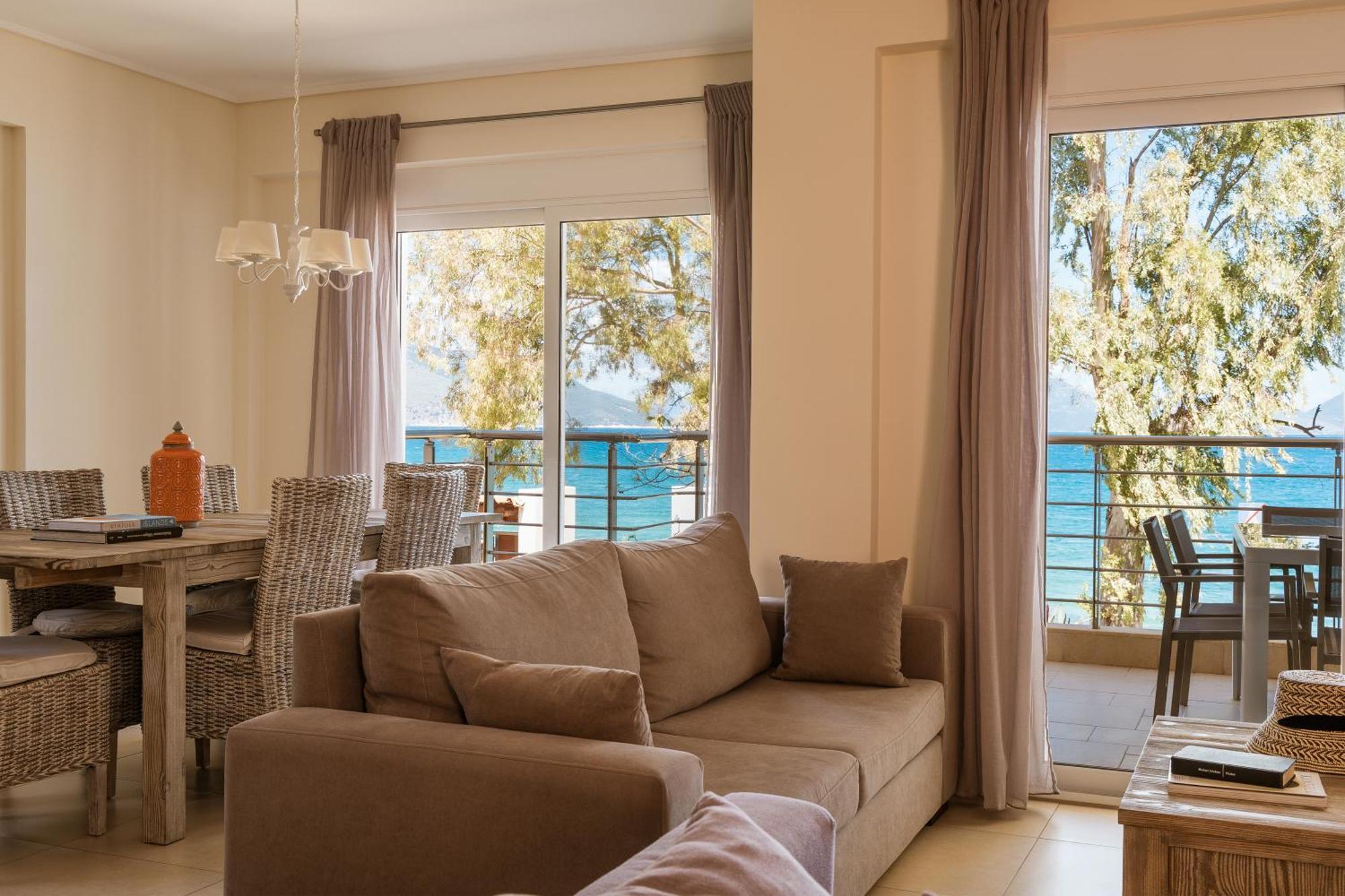 Meliti Waterfront Suites Karavomylos Eksteriør billede